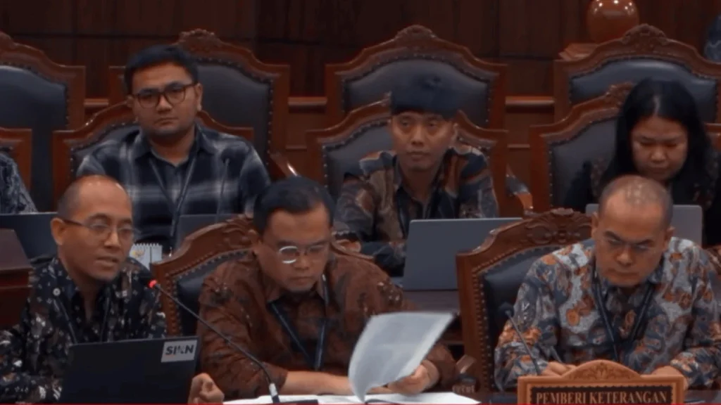 6ac0beb739357-pihak-kemendikdasmen-dalam-polemik-ijazah-gibran-di-sidang-perkara-nomor-01phpupres-xxiv2026_gemini_1265_711