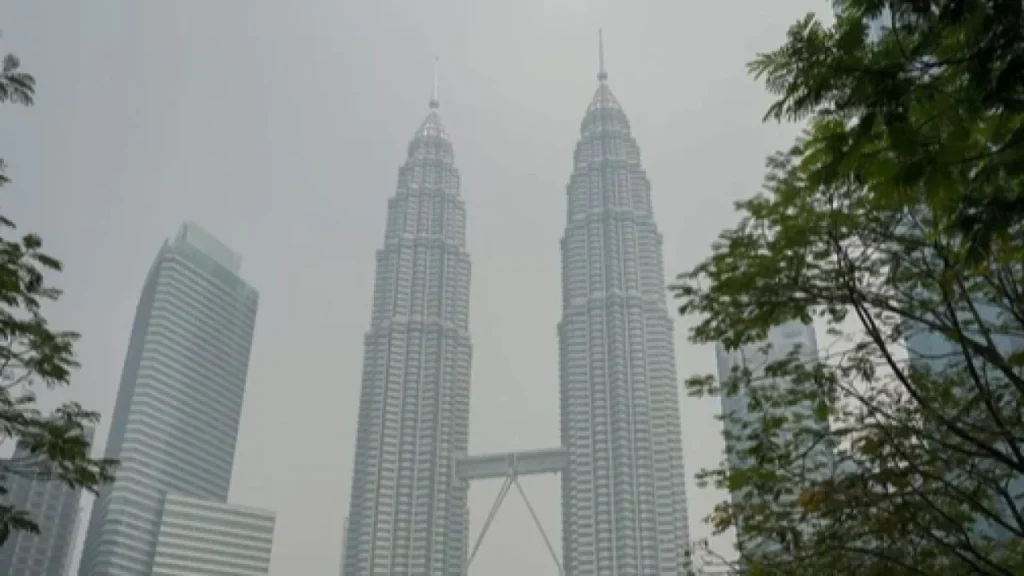 6ac88f8d322b8-dampak-karhutla-indonesia-malaysia-liburkan-sekolah-di-sejumlah-ibu-kota_gemini_1265_711