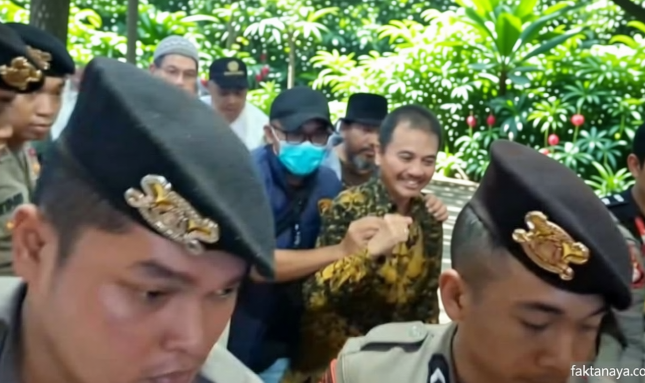 Historic Moment: Momen Roy Suryo-dr Tifa Keluar dari RS Polri dan Dibawa ke Polda Buat Dilimpahkan ke Kejari Jaksel