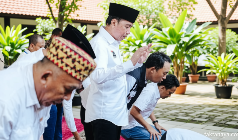 Important Visit: Jokowi Awali Blusukan 3 Hari di Lampung dengan Salat Jumat