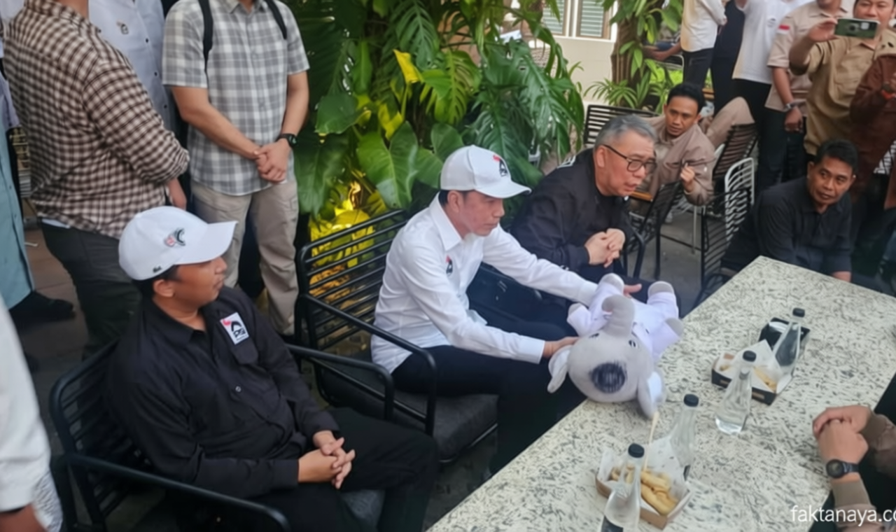 Main Agenda: Jokowi Buka Suara Soal Baju PSI yang Dipakai, Begini Katanya