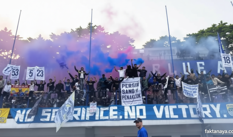 What Happened During: Flare Menyala, Denda Mengalir: Ulah Suporter Bikin Persija, Persib dan Persebaya Menangis