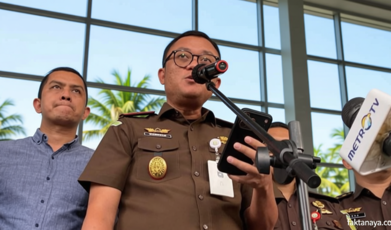Important Visit: Alasan Kejari Jaksel Tak Tahan Roy Suryo-dr Tifa: Keluarga Sebagai Penjamin dan Keduanya Janji Tak Mengulangi Perbuatan