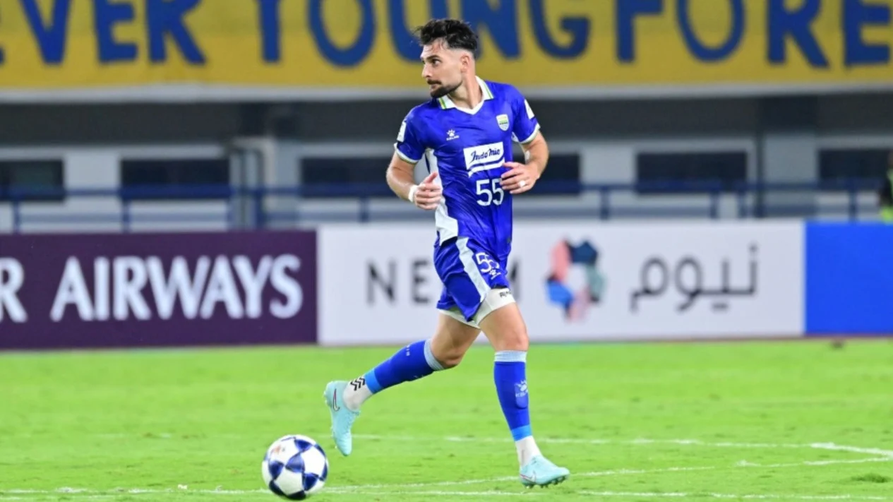 Resmi! Persib Bandung Lepas Bek Timnas Irak Frans Putros – Negosiasi Kontrak Baru Berujung Buntu