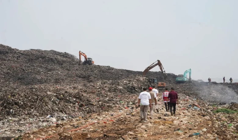 Special Plan: Fakta-Fakta Kebakaran TPA Jatiwaringin yang Masih Belum Padam, Water Bombing Dikerahkan-Warga Mengungsi