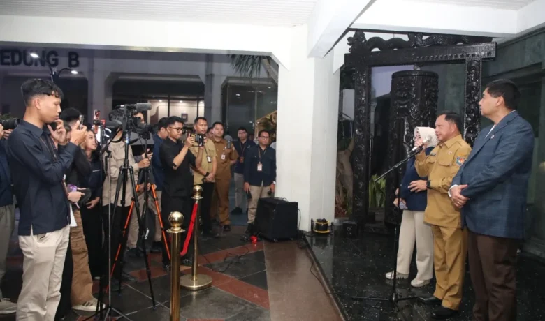 Topics Covered: Kemendagri Gaspol Percepat Bedah 400 Ribu Rumah, Pemda Diminta Ajukan Data BSPS by Name by Address