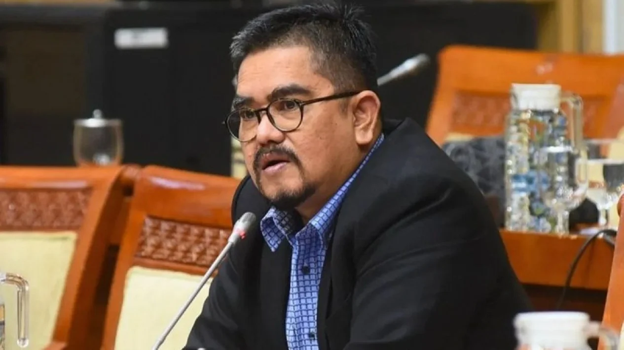 Topics Covered: Febrie Adriansyah Tersangka 3 Kasus Korupsi, Komisi III DPR: Kalau Bisa Dihukum Mati!