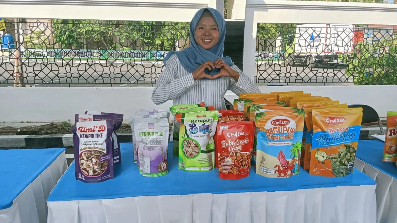 New Policy: Kisah Rosyidah di Pesisir Indramayu, Mantan PMI yang Berhasil Kembangkan Usaha Olahan Hasil Laut Berkat BRI
