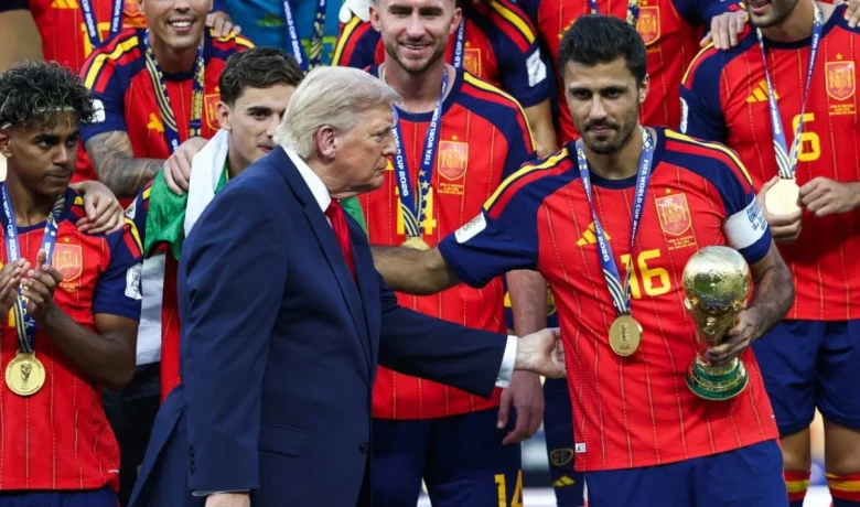 Solving Problems: FIFA Hapus Sosok Donald Trump dari Foto Perayaan Juara Piala Dunia, Ada Apa?