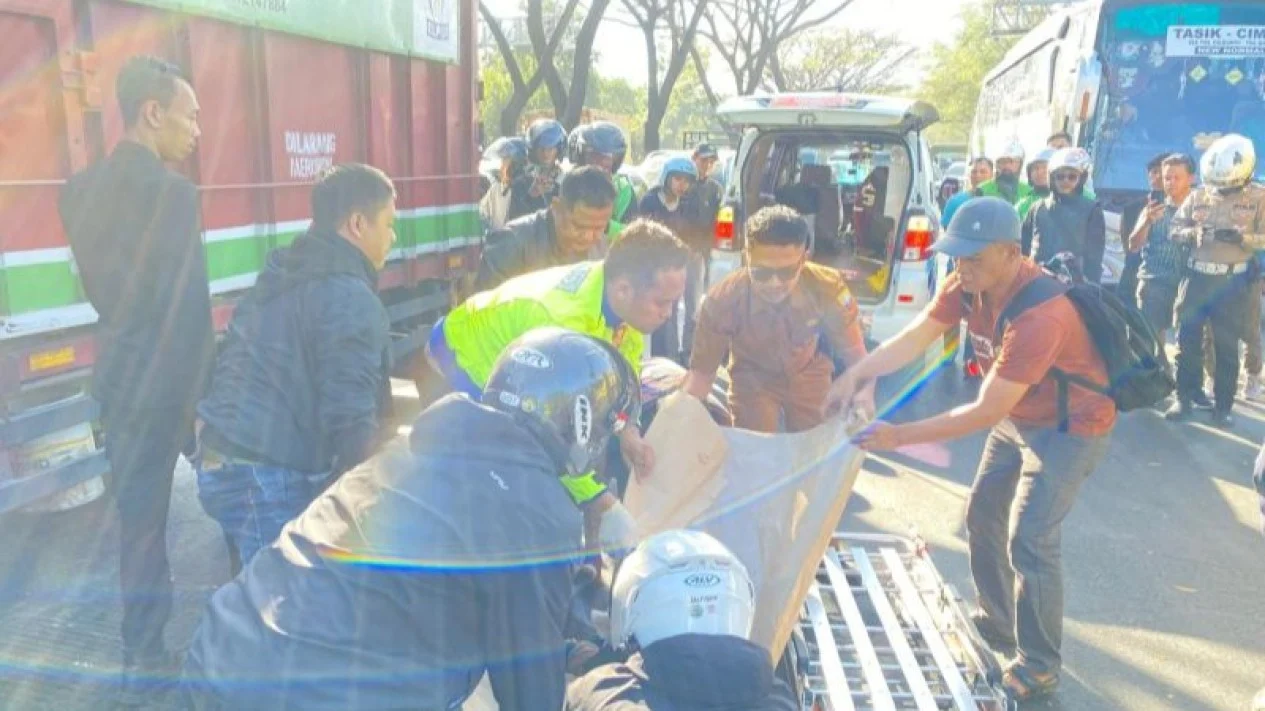 Pemotor Wanita Tewas Terlindas di Bandung – Sopir Truk Langsung Kabur dan Kini Diburu