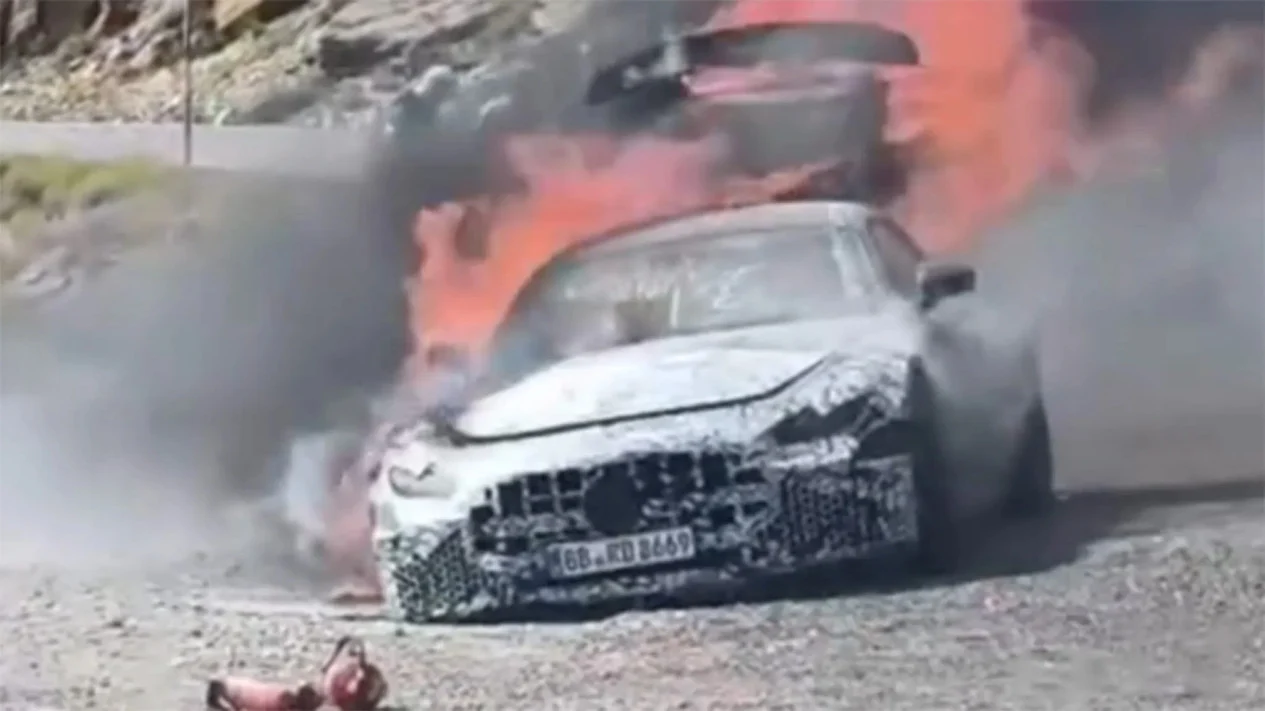Prototipe Mercedes-AMG GT Terbakar saat Uji Jalan, Penyebabnya Masih Misterius