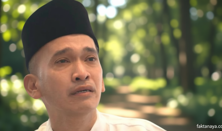 Historic Moment: Ruben Onsu Singgung Hati yang Keras Saat Berdoa di Depan Ka’bah, Buat Sarwendah?