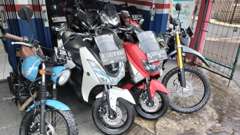 632d8ac107f3d-sepeda-motor-bekas-di-showroom-menteng-motor_1265_711