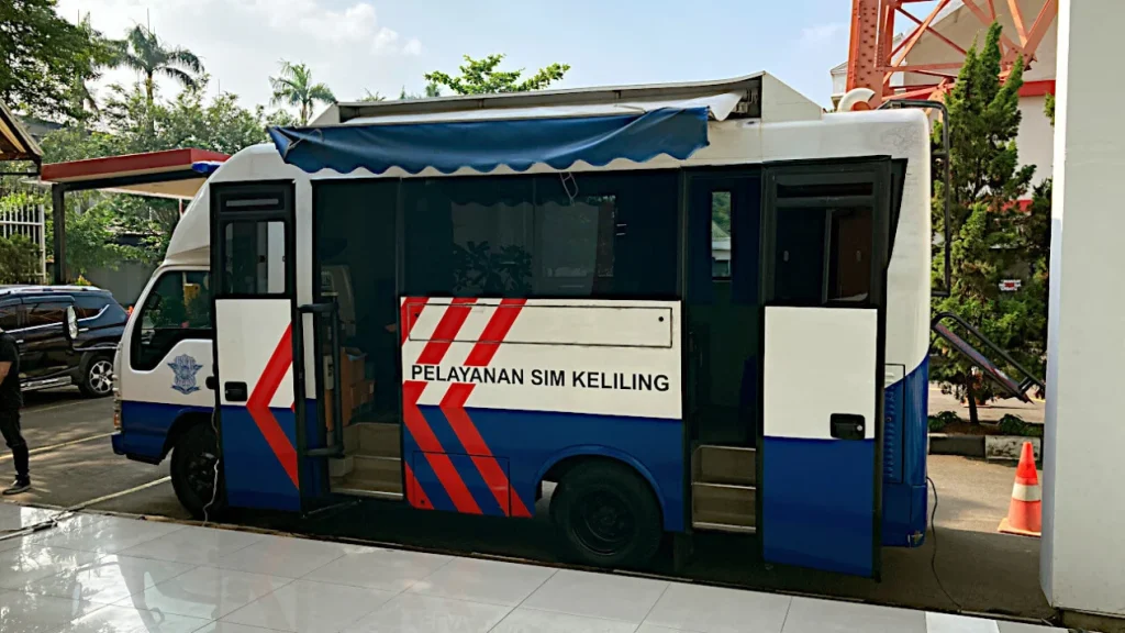 64c3aba002492-viva-otomotif-mobil-sim-keliling_1265_711