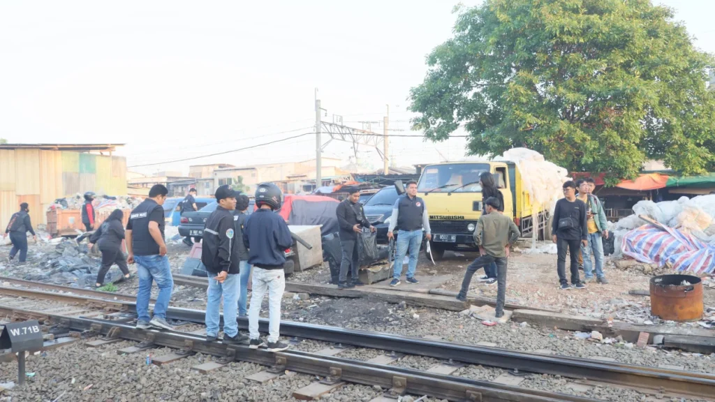 66921c5ba50eb-kampung-bahari-diobok-obok-drone-hingga-cctv-untuk-pantau-polisi-disita_1265_711