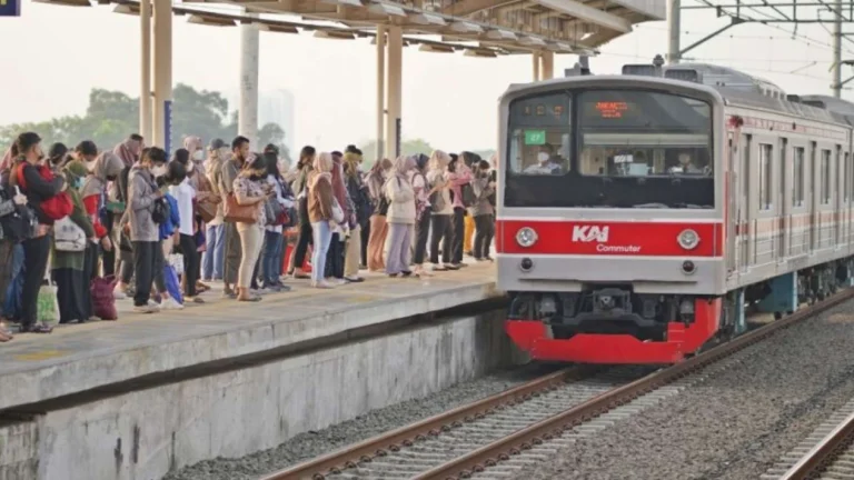 674a5a9e6030f-ilustrasi-penumpang-krl-commuter-line_1265_711