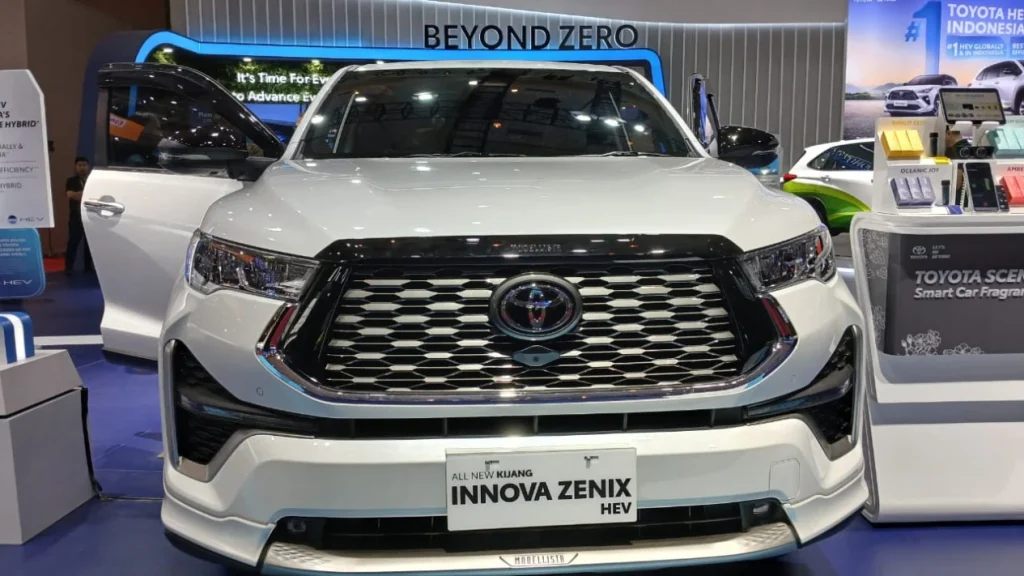 67b8129b7b52b-toyota-innova-zenix-hybrid-di-iims-2025_1265_711