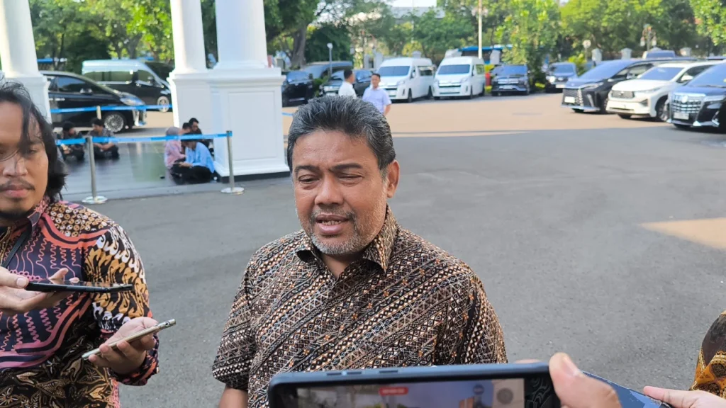 68b563984711c-presiden-partai-buruh-said-iqbal-di-kompleks-istana-kepresidenan_1265_711