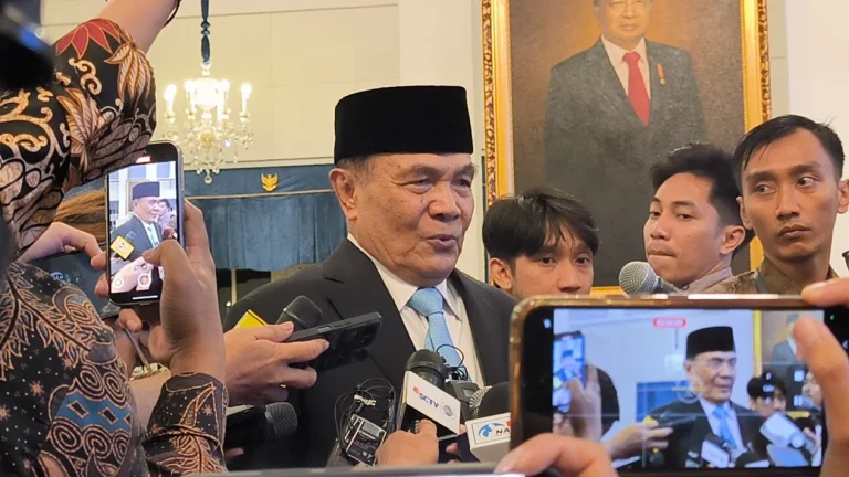 68ca931ee3bc8-menko-polkam-djamari-chaniago-di-istana-negara-jakarta-pusat_1265_711