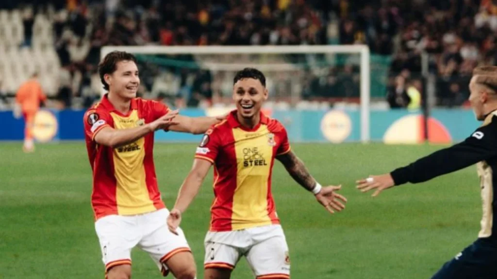 68df1b18b5f3a-pemain-go-ahead-eagles-dean-james-tengah_1265_711