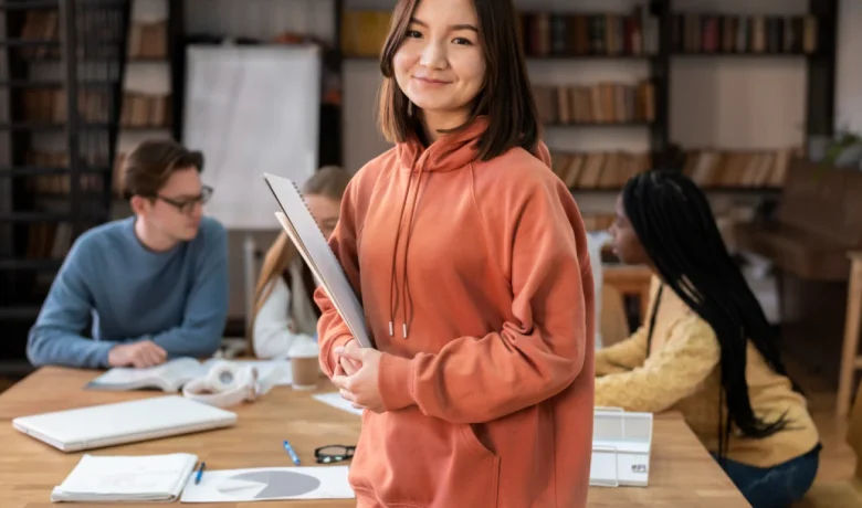 Tak Punya Gelar Kuliah Bukan Berarti Kalah! Ini 9 Kelebihan Orang Tanpa Pendidikan S1 yang Sering Tak Disadari