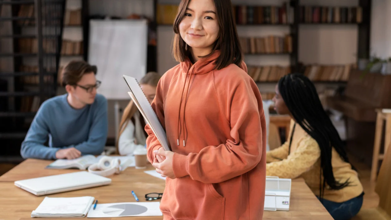 Tak Punya Gelar Kuliah Bukan Berarti Kalah! Ini 9 Kelebihan Orang Tanpa Pendidikan S1 yang Sering Tak Disadari