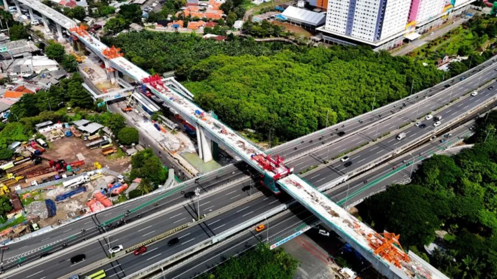 6964ea2100ed1-proyek-light-rail-transit-lrt-jakarta-fase-1b-velodrome-manggarai_1265_711