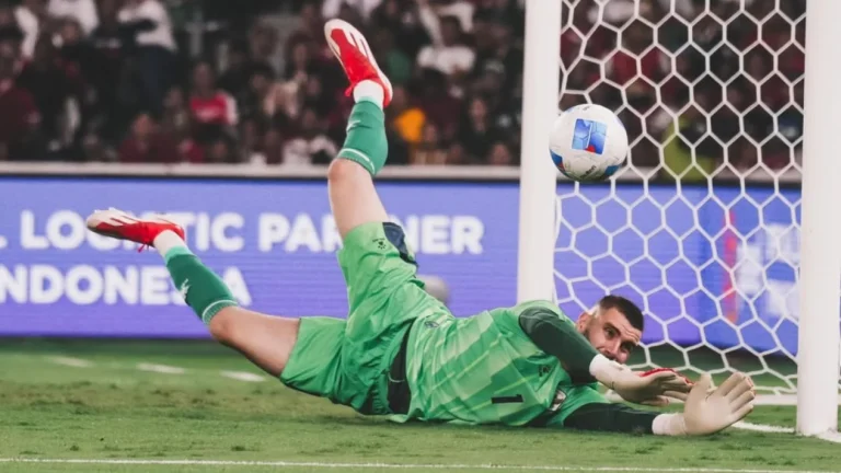 6a28d2fc783bf-kiper-timnas-indonesia-maarten-paes_gemini_1265_711
