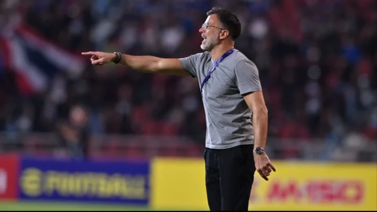 6a3b85e2e6227-pelatih-timnas-thailand-anthony-hudson_gemini_1265_711