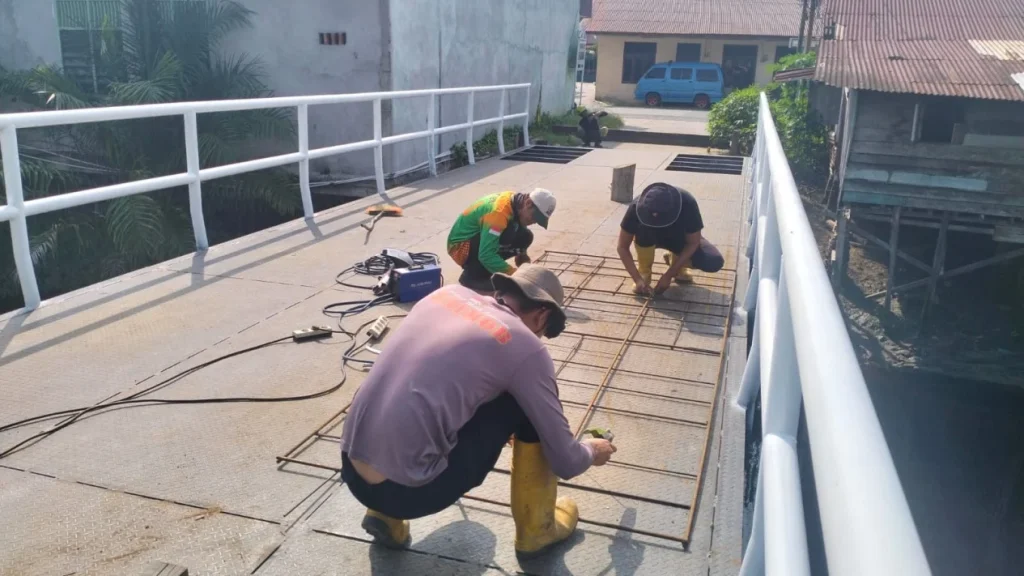 6a40b15510070-pembangunan-dan-renovasi-110-jembatan-merah-putih-presisi_gemini_1265_711