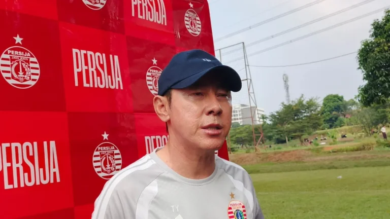 6a5a15ef4c07d-pelatih-persija-shin-tae-yong_gemini_1265_711