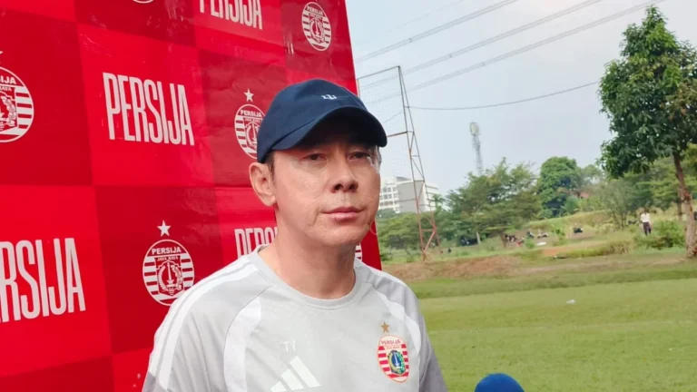 6a5a1b4fa7065-pelatih-persija-shin-tae-yong_gemini_1265_711