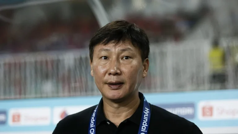 6a7138df08c25-pelatih-timnas-vietnam-kim-sang-sik_gemini_1265_711-1
