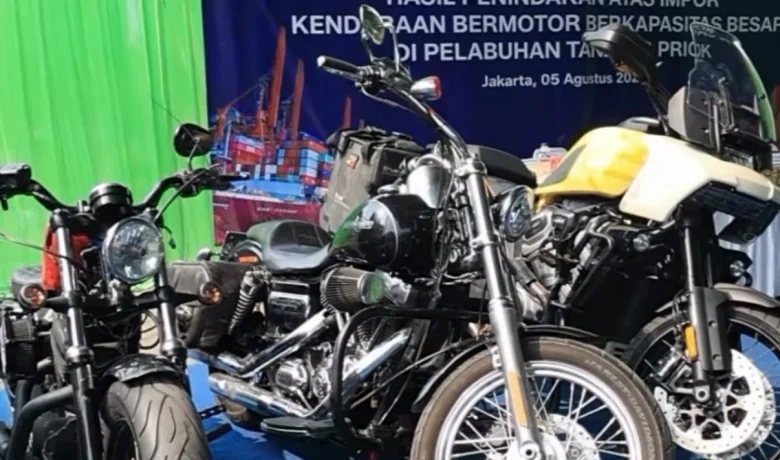 Bukan Barang Biasa, Isi Peti Kemas Ini Ternyata Harley-Davidson Bekas