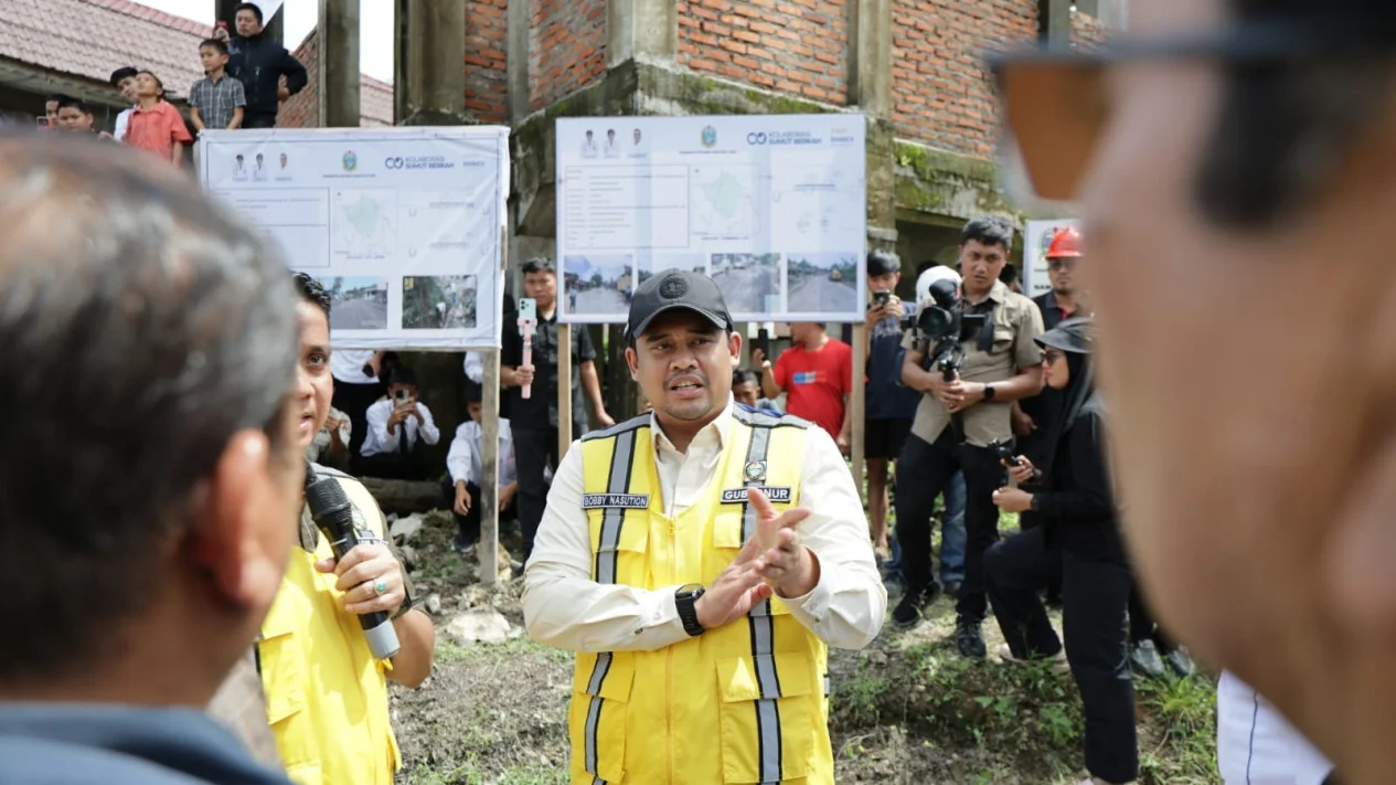 Bobby Nasution Mulai Aspal Jalan Strategis Nias Utara, Warga: Puluhan Tahun Baru Kali Ini Dibangun