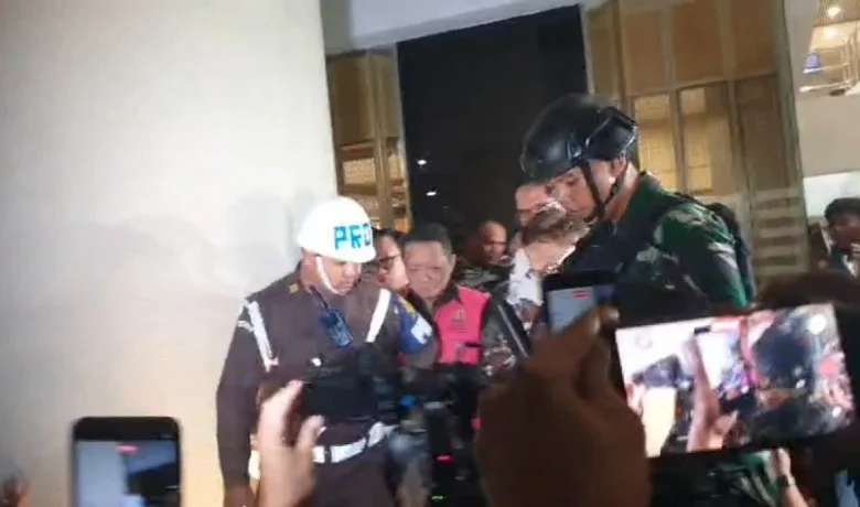 7 Jam Diperiksa Tim 9, Febrie Adriansyah Keluar dengan Tangan Diborgol dan Tetap Bungkam