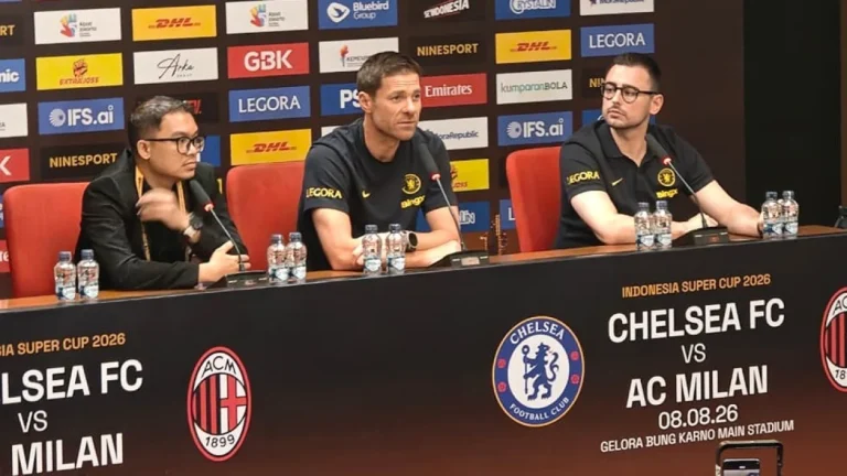 6a76054aafa55-pelatih-chelsea-xabi-alonso-saat-konferensi-pers-jelang-lawan-ac-milan-di-sugbk_gemini_1265_711-2
