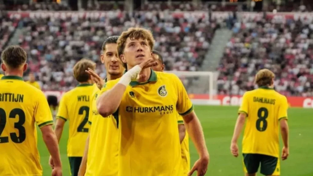 6a77d175c6424-ole-romeny-melakukan-selebrasi-setelah-mencetak-gol-pembuka-fortuna-sittard-lawan-psv-dalam-laga-pembuka-liga-belanda_gemini_1265_711