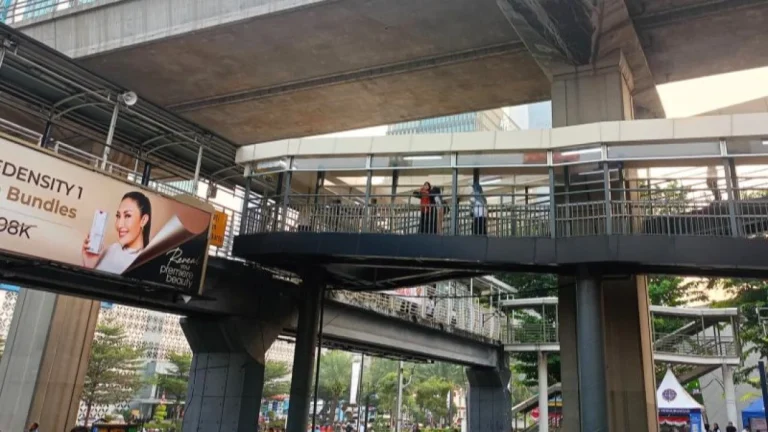 6a77f0ce4965f-kondisi-jembatan-penyebrangan-orang-jpo-di-kawasan-jalan-hr-rasuna-said-kuningan-jakarta-selatan_gemini_1265_711