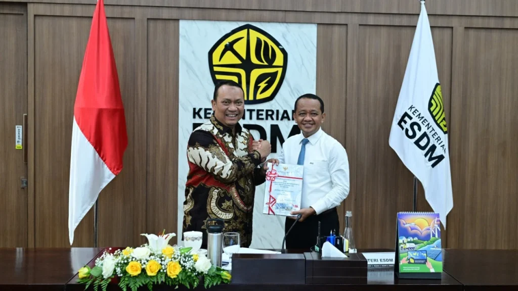 6a77f30980155-anggota-i-bpk-ri-sekaligus-pelaksana-tugas-auditorat-keuangan-negara-akn-iv-bpk-nyoman-adhi-suryadnyana-kiri_gemini_1265_711