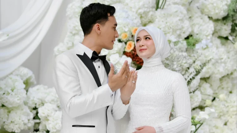 6a79727bc8953-pernikahan-dea-annisa-dan-mazaki-ahmad_gemini_1265_711