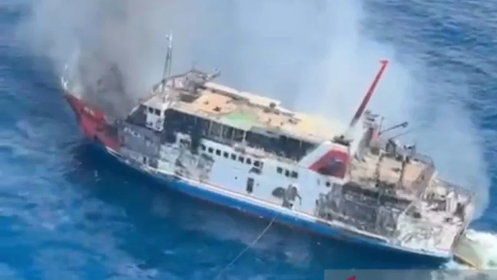 6a7c0e1d6936c-kmp-putri-yasmin-yang-terbakar-di-perairan-selat-lombok-nusa-tenggara-barat-ntb_gemini_1265_711