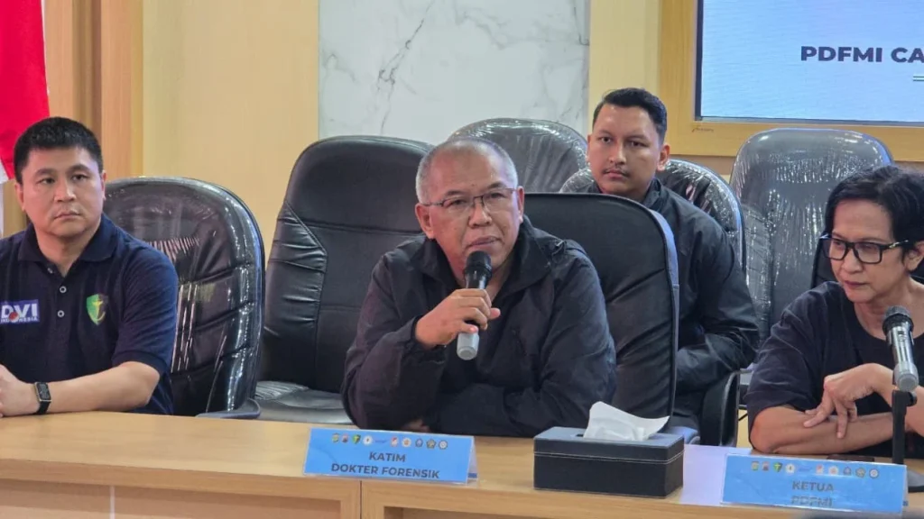 6a7c9699e3afa-ketua-tim-dokter-forensik-ekshumasi-sutrimo-yakni-ahmad-yudianto-tengah_gemini_1265_711