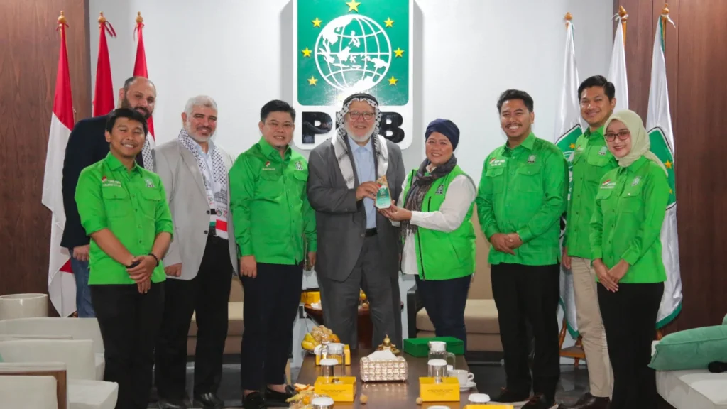 6a7d75ee5d75a-pkb-terima-kunjungan-chairman-of-jerusalem-and-palestine-committee-dr-marwan-muhammad-ayesh-abu-ras_gemini_1265_711