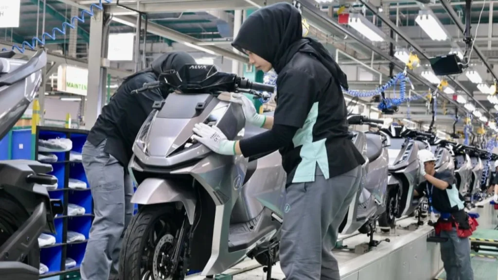 6a7d9eabf3727-motor-listrik-nasional-resmi-diluncurkan_gemini_1265_711