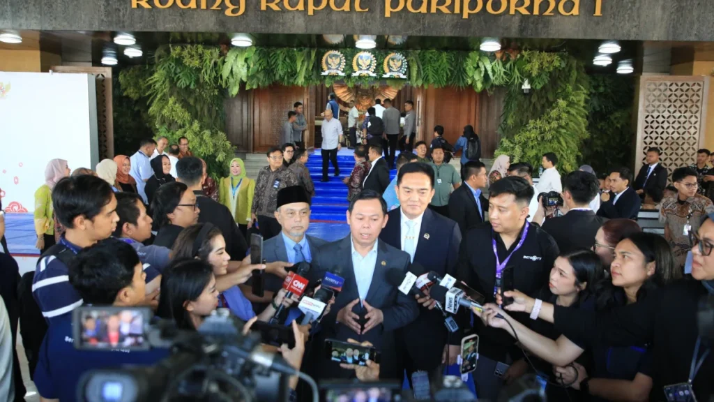 6a7dd0c62c66a-ketua-dpd-ri-sultan-baktiar-najamudin-tengah_gemini_1265_711