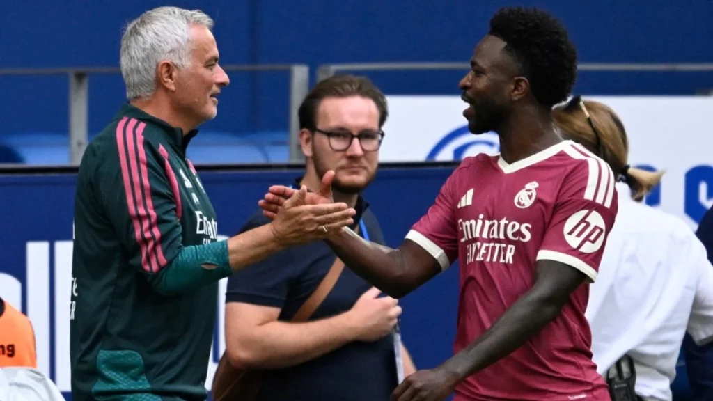 6a859854cf728-pelatih-real-madrid-jose-mourinho-dan-vinicius-jr_gemini_1265_711