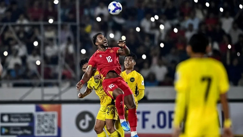 6a85da10d3a6d-pemain-timnas-vietnam-nguyen-xuan-son-saat-menghadapi-timnas-malaysia_gemini_1265_711