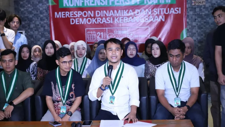 6a886b6dd4f83-ketua-kesatuan-aksi-mahasiswa-muslim-indonesia-kammi-amri-akbar-tengah_gemini_1265_711