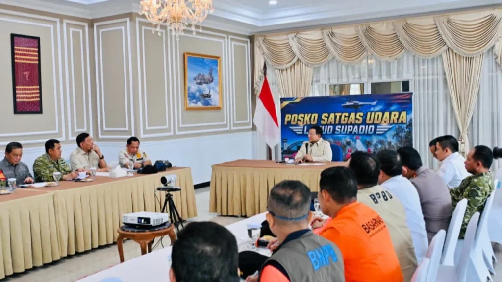 6a896d3884274-presiden-ri-prabowo-subianto-memimpin-rapat-penanganan-karhutla-di-kalimantan-barat_gemini_1265_711